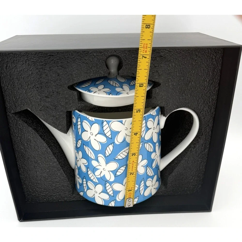 Romero Britto Bone China Tea Pot Coffee w/ Lid Blue & White Flowers 28.7 Oz New